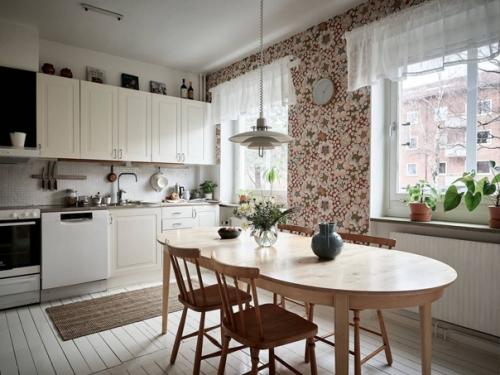 Цветочный узор в интерьере белой уютной кухни. 04
