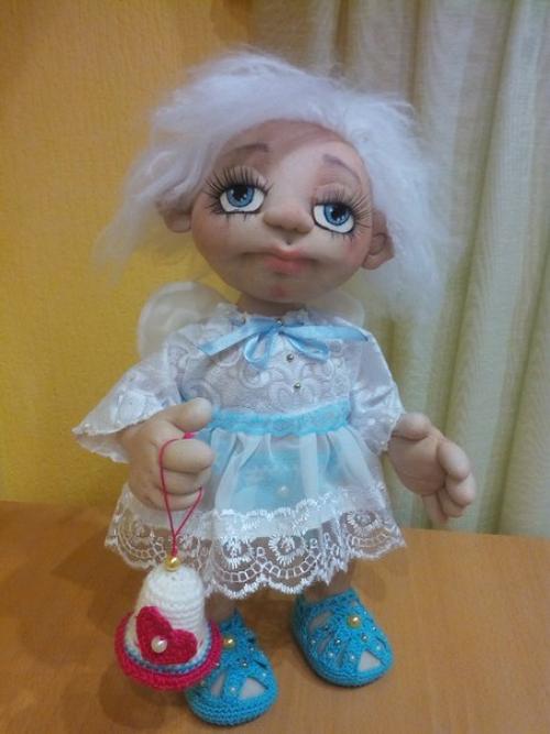 Я когда-то прочитала, что кукла - это своеобразный канал для связи и общения между нашим миром и воображаемым. 02