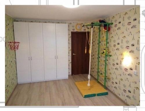 Дети растут и развиваются, и сложность оформления интерьера детской комнаты для двоих детей - в необходимости многое менять через несколько лет. 09