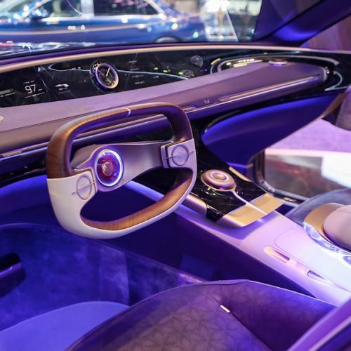 Познакомьтесь с концептом Golden Sunflower - яркой премьерой пекинского автосалона 2024, символизирующей образ будущих автомобилей Hongqi. 01