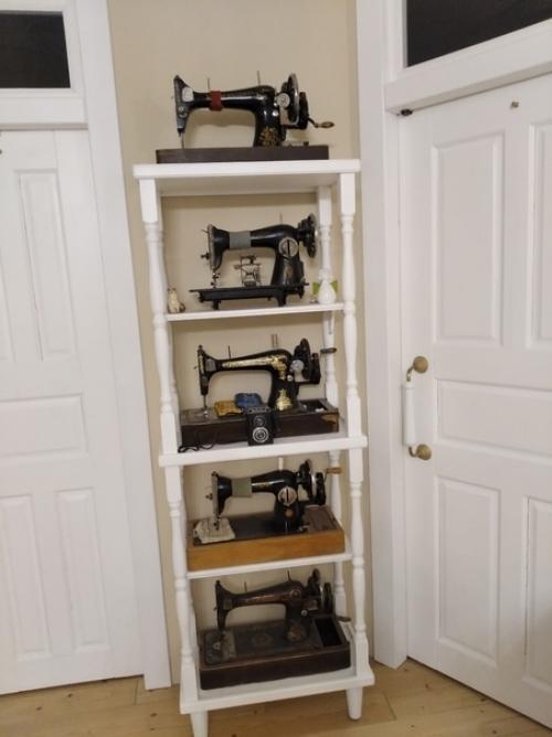 Я уже показывала квартиру моей сестры в городе, а сейчас ребята обживают квартиру в загородном доме. 09