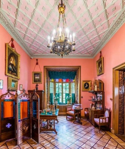 Малоизвестная достопримечательность Петергофа - дача, построенная в XIX веке для русской царицы Александры Фёдоровны. 02