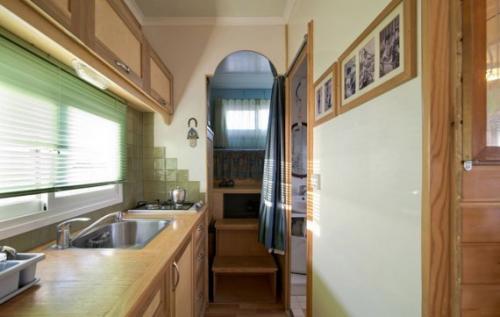 Как грузовик превратить в автономный дом, работающий на солнечных батареях. 03