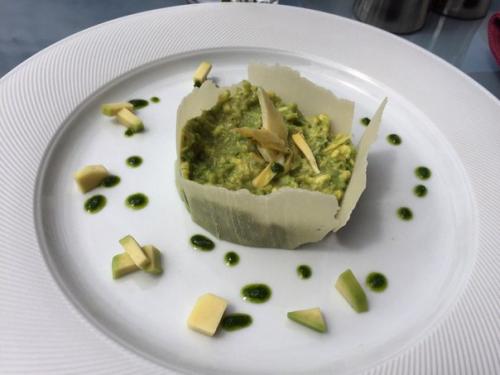 Хотелось бы оставить положительный отзыв о новом ресторане в Балаклаве на базе золотой балки. 01