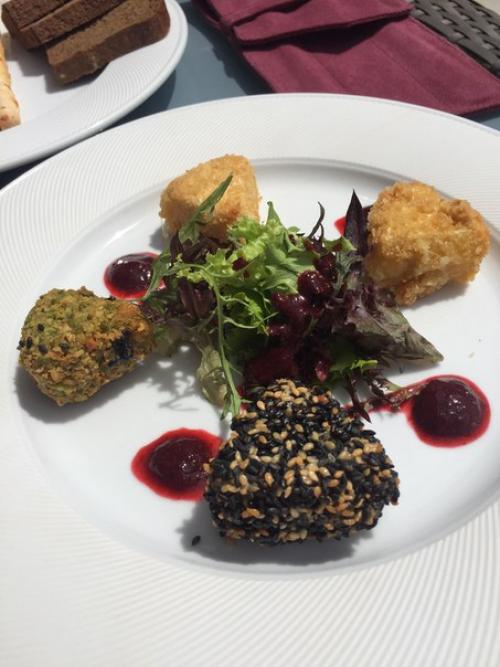 Хотелось бы оставить положительный отзыв о новом ресторане в Балаклаве на базе золотой балки. 09