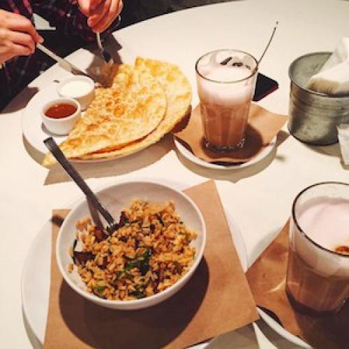 Десять заведений Петербурга, где можно поесть чебуреки, - от советской забегаловки до вегетарианского кафе. 03