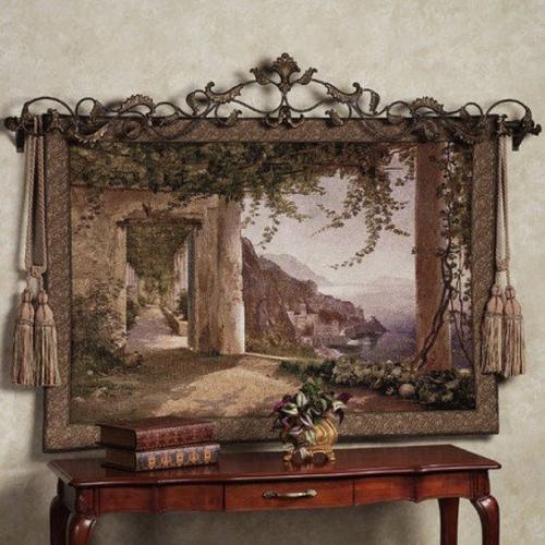 Когда речь заходит о гобеленах, первое, что мы представляем - красивое тканое полотно на стену. 02