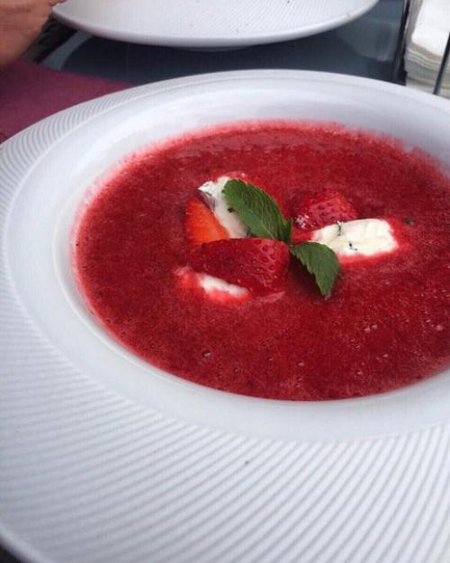 Хотелось бы оставить положительный отзыв о новом ресторане в Балаклаве на базе золотой балки. 08