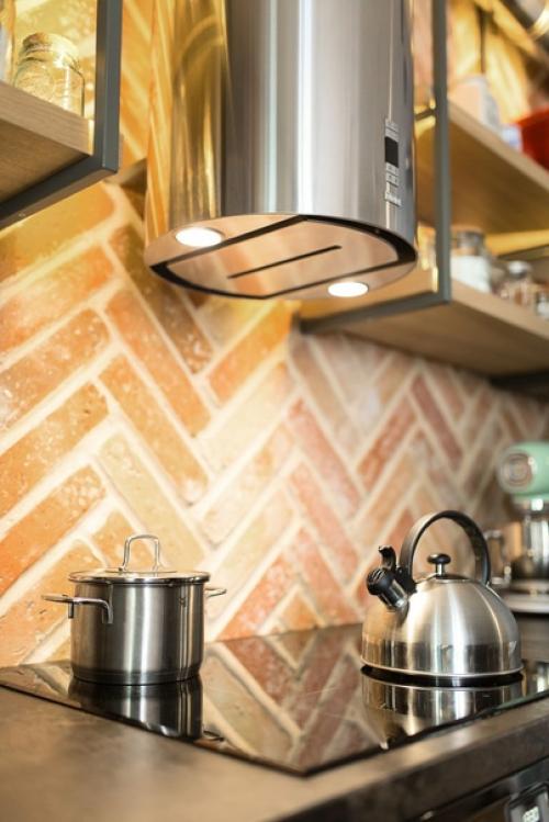 Кухня - гостиная и полноценное спальное место с легким зонированием. 05