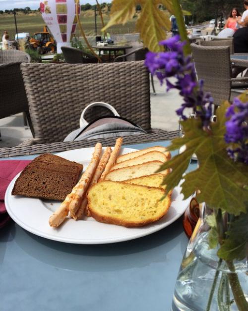 Хотелось бы оставить положительный отзыв о новом ресторане в Балаклаве на базе золотой балки. 03