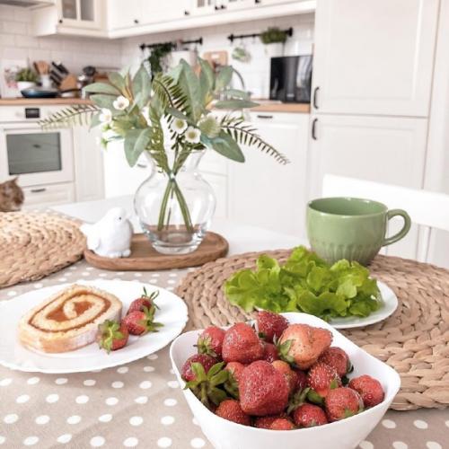 Оттенки белого весьма актуальны как в мебели, так и в отделке. 02