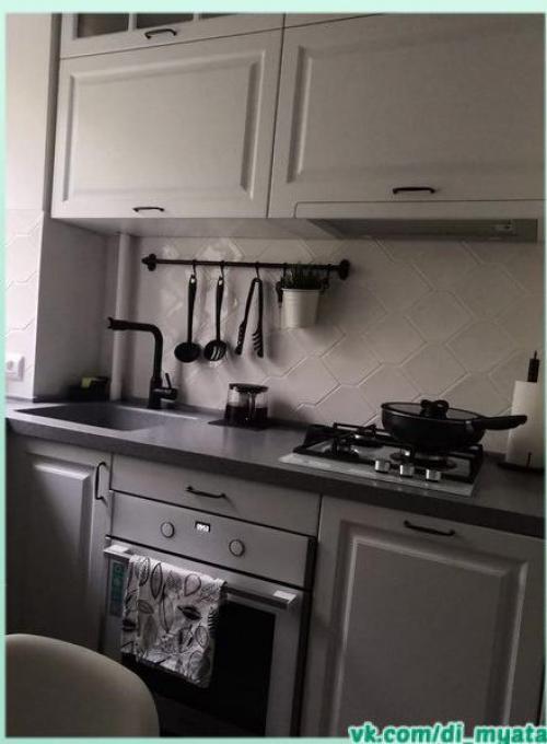 Небольшая кухня. Функциональная и уютная. 03