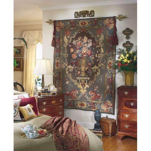 Когда речь заходит о гобеленах, первое, что мы представляем - красивое тканое полотно на стену. 08