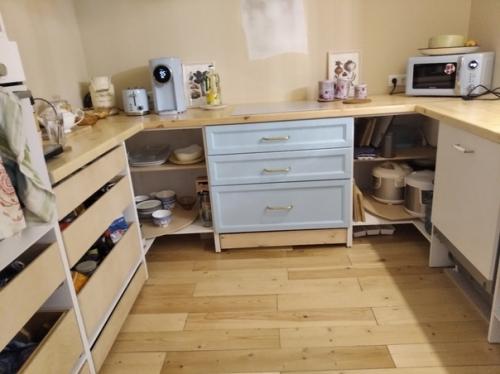 Я уже показывала квартиру моей сестры в городе, а сейчас ребята обживают квартиру в загородном доме. 03