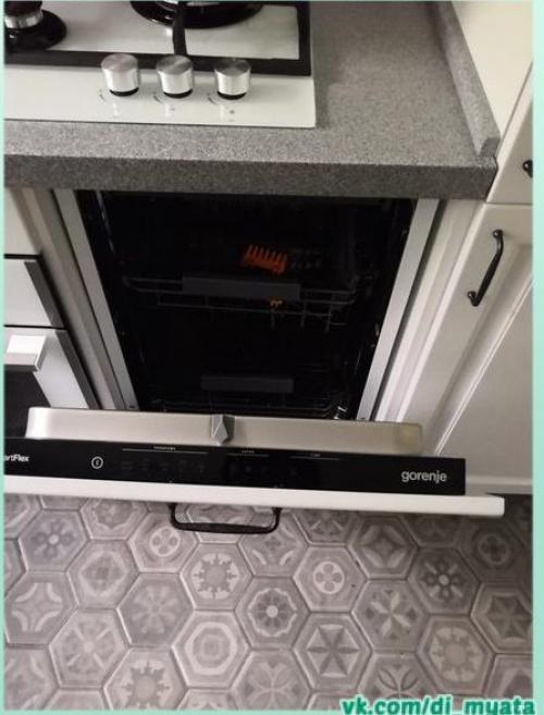 Небольшая кухня. Функциональная и уютная. 04