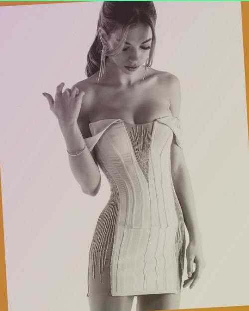 Это 14-летняя дочка веры брежневой Сара киперман. 04