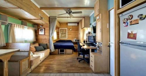 Как грузовик превратить в автономный дом, работающий на солнечных батареях. 06