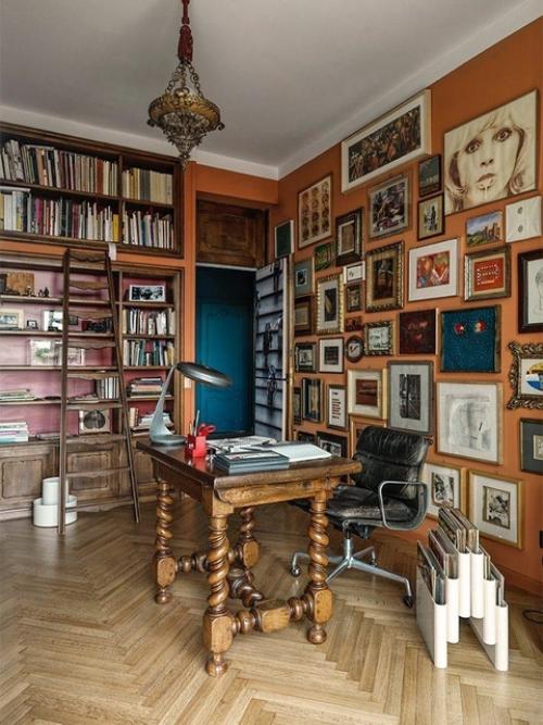 Эта квартира в Турине - настоящий калейдоскоп цветов и воспоминаний. 07