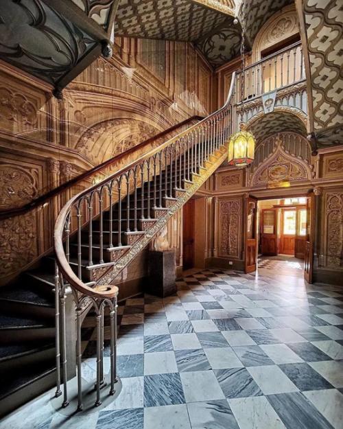 Малоизвестная достопримечательность Петергофа - дача, построенная в XIX веке для русской царицы Александры Фёдоровны. 04