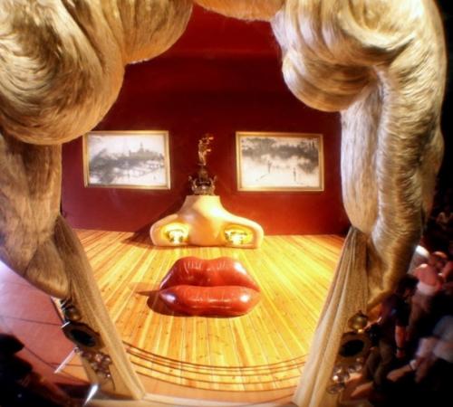 У вас в кармане пистолет, или вы так рады меня видеть? 02