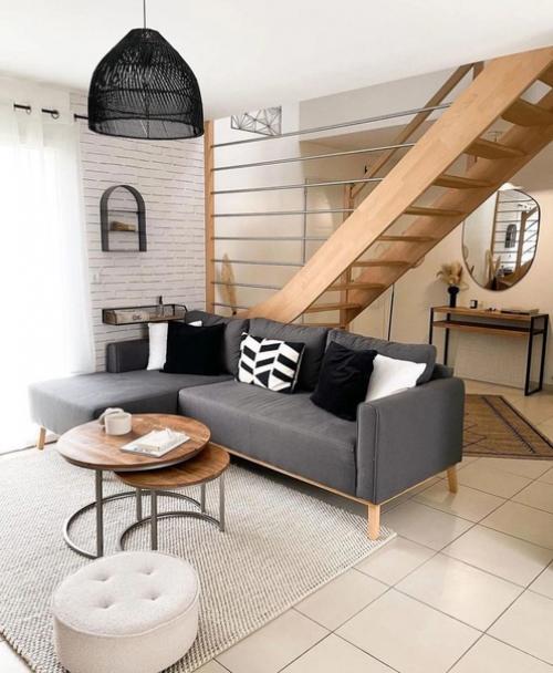 Прекрасный интерьер кухни - гостиная на первом этаже частного дома. 03