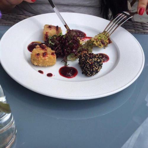 Хотелось бы оставить положительный отзыв о новом ресторане в Балаклаве на базе золотой балки. 02