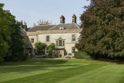 Великолепный дом эйслейби холл георгианской эпохи в северном. 04