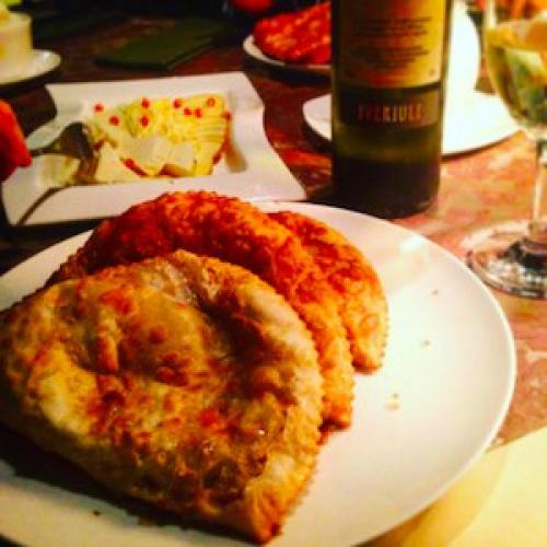 Десять заведений Петербурга, где можно поесть чебуреки, - от советской забегаловки до вегетарианского кафе. 04