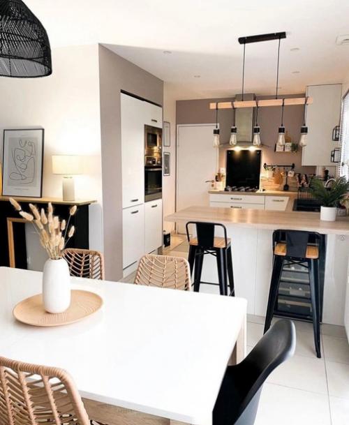 Прекрасный интерьер кухни - гостиная на первом этаже частного дома. 05