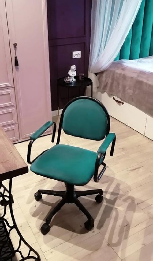 От предыдущих владельцев квартиры осталось вот такое кресло) когда я его увидела - сразу же влюбилась и подметила потенциал будущей переделки. 01