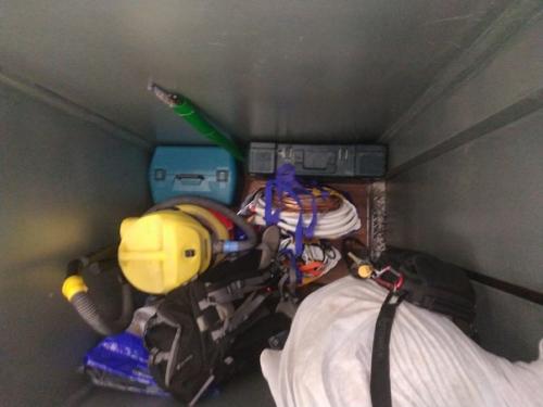 Очередной извращённый монтаж кондея и немного кирпичной пыли на балконе. 05