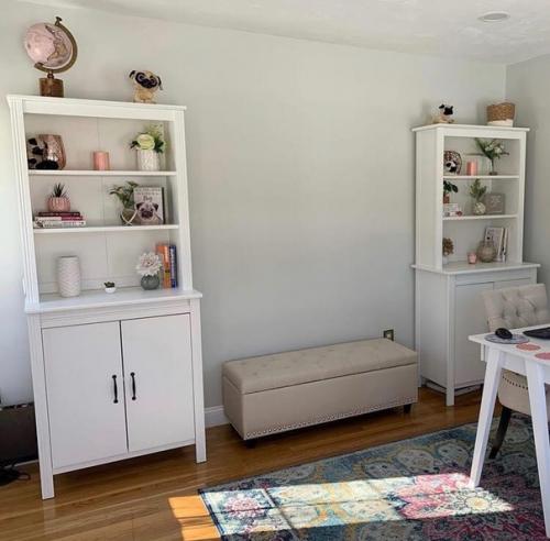 Лаконичная мебель серии брусали с нотками классического стиля, отлично подойдёт для создания элегантного интерьера. 03