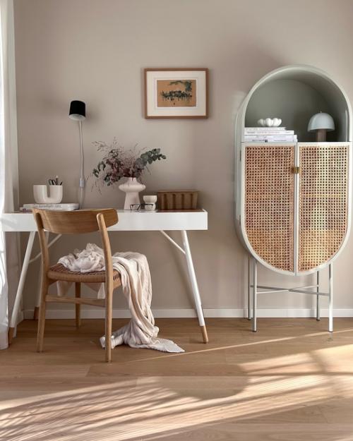 Приятные бежевые оттенки и теплые акценты из дерева в интерьере современнооо дома. 06