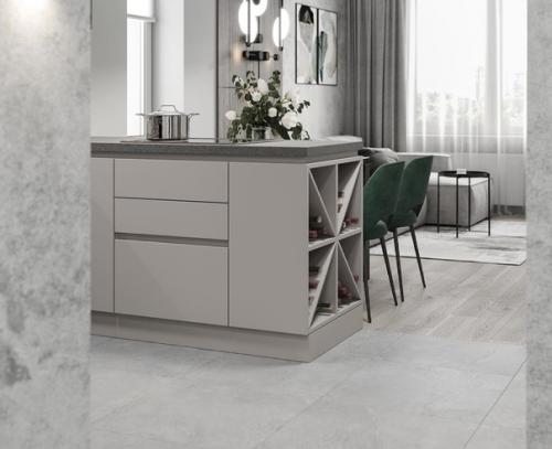 Потрясающий вариант дизайна кухни - гостиной в серых оттенках с добавлением акцентных деталей. 04