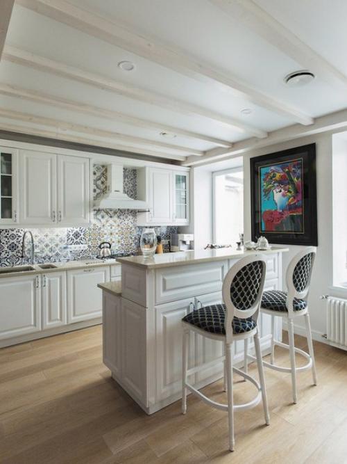 Квартира в старом доме с классической мебелью и плиткой азулежу (Петербург). 09