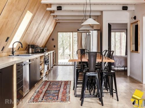 Идеи оформления интерьера A - Frame House. 04