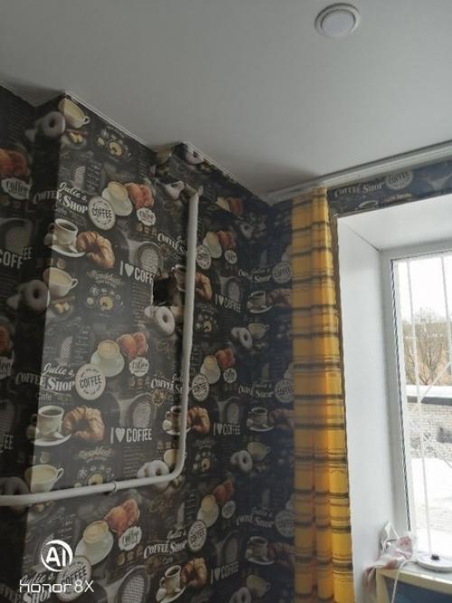 Ну такое.  В каждой комнате пестрые обои и совершенно нет единого стиля. 02