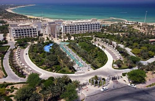 Дариуш гранд отель Dariush (Dariush Grand Hotel) - самый роскошный и помпезный отель острова киш. 02