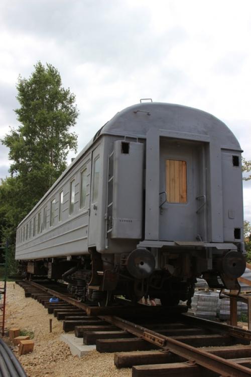 Вагон - салон академика Харитона устанавливают около музея ядерного оружия, скоро он пополнит коллекцию. 02