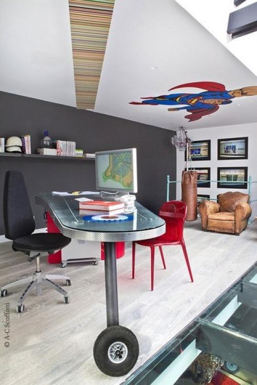 Масса креатива в уникальном лофте в Париже. 01