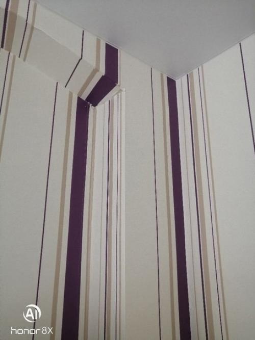 Ну такое.  В каждой комнате пестрые обои и совершенно нет единого стиля. 05