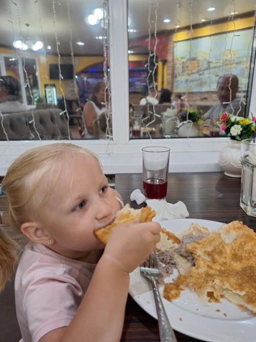 Посетили азиатскую кухню, грузинскую, морской ресторан, и конечно пивной паб. 03