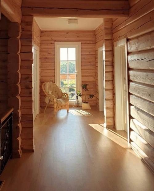 У вас потрясающий дом, еще немного добавить цвета, расставить акценты: здесь оттенить, это перекрасить и будет просто шик! 03