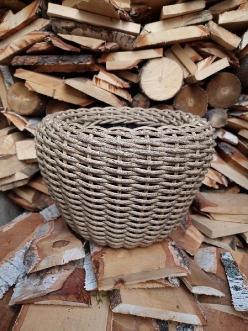 Плетеные кашпо из полиротанга - это стильное и удобное решение для украшения дома или офиса. 02