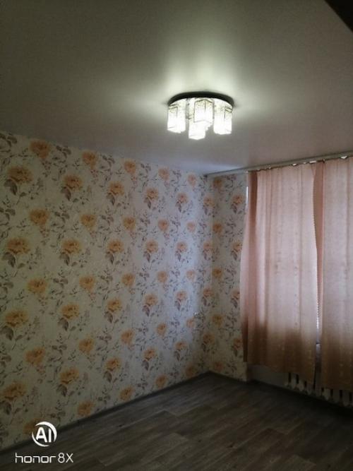 Ну такое.  В каждой комнате пестрые обои и совершенно нет единого стиля. 07