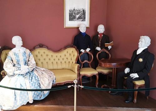 А теперь немного и о самой усадьбе Васильчиковых. 01