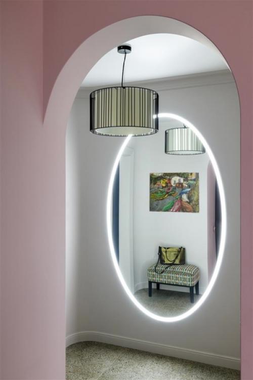 Овальная форма жилого комплекса планировку этой квартиры определила. 07