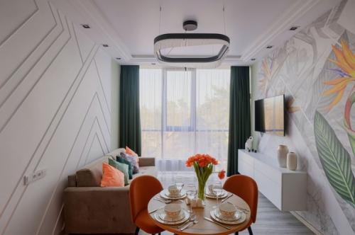 Яркий, жизнерадостный интерьер кухни - гостиной в современном стиле. 06