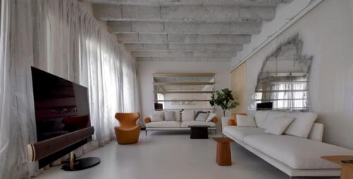 Белый лофт с зеркальными поверхностями в Загребе ч. 1.