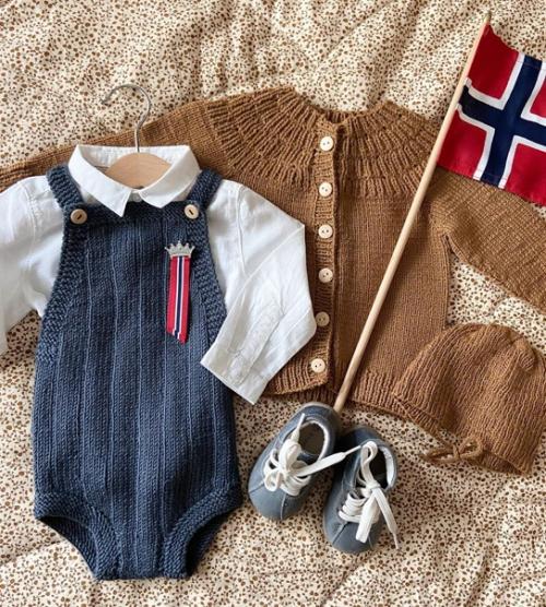 Серый, белый, розовый и коричневый - главные оттенки этой детской комнаты. 04